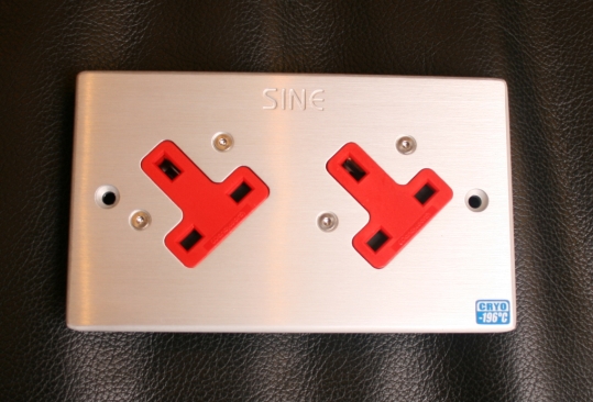 SINE正玄 SW-2L UK 英式雙位冷凍插座(白金）墙插面板